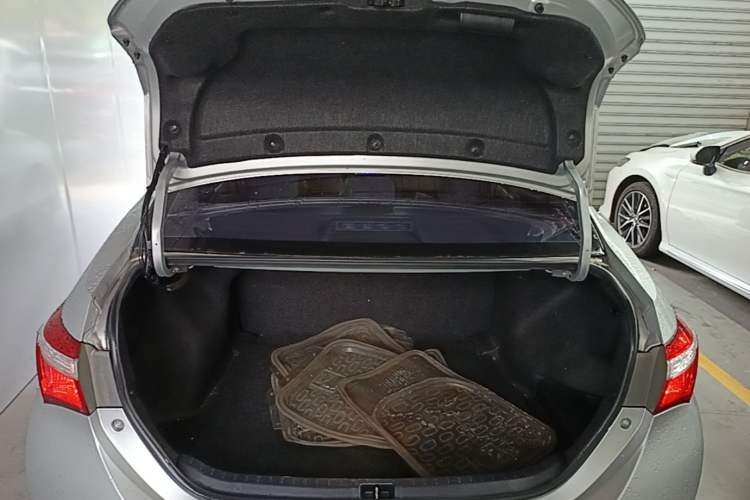 Used Toyota Corolla 2017 1.6L CVT GL Trunk
