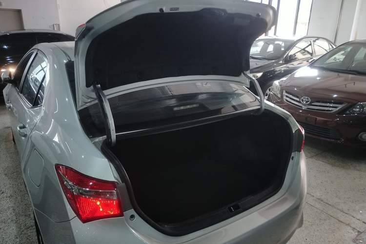 Used Toyota Corolla 2017 Revised Version 1.6L S-CVT GL Trunk