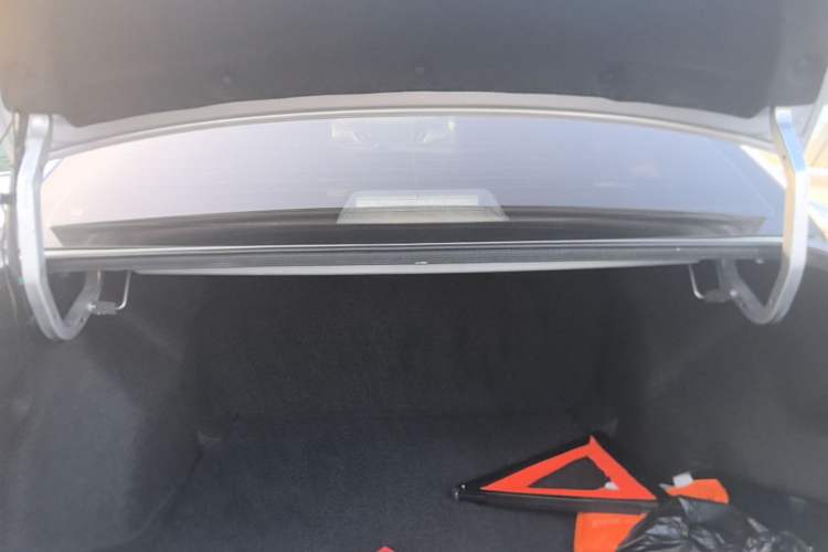 Used Toyota Corolla 2017 Revised Version 1.2T S-CVT GL Trunk