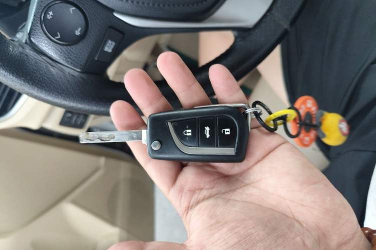 Used Toyota Corolla 2017 1.2T CVT GL-i Leather Edition Vehicle Key