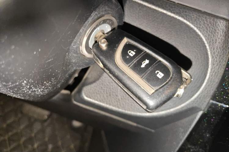Used Toyota Corolla 2017 Revised Version 1.6L S-CVT GL Vehicle Key