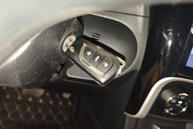 Used Toyota Corolla 2017 Revised Version 1.2T S-CVT GL Vehicle Key
