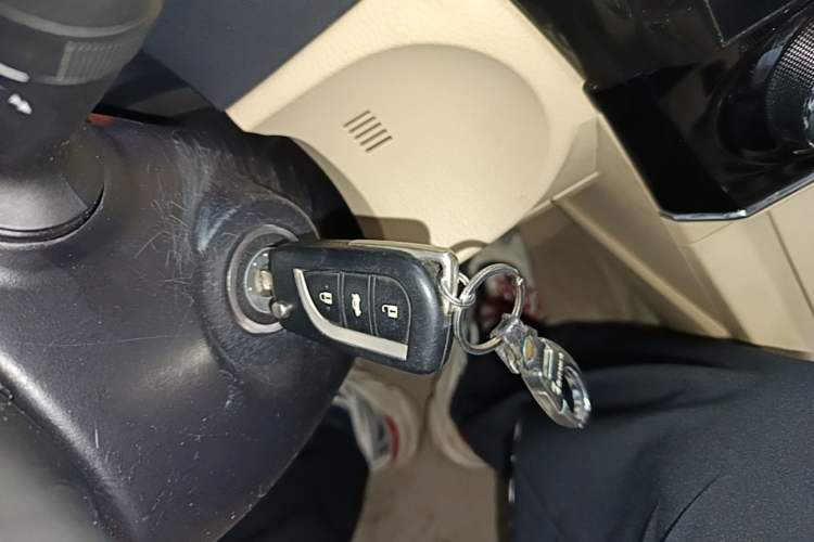 Used Toyota Corolla 2017 1.6L CVT GL Vehicle Key