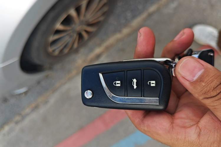 Used Toyota Corolla 2017 Revised Version 1.2T S-CVT GL Vehicle Key
