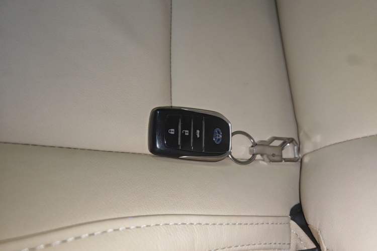Used Toyota Corolla 2017 Revised Dual-Engine 1.8L E-CVT Elite Edition Vehicle Key