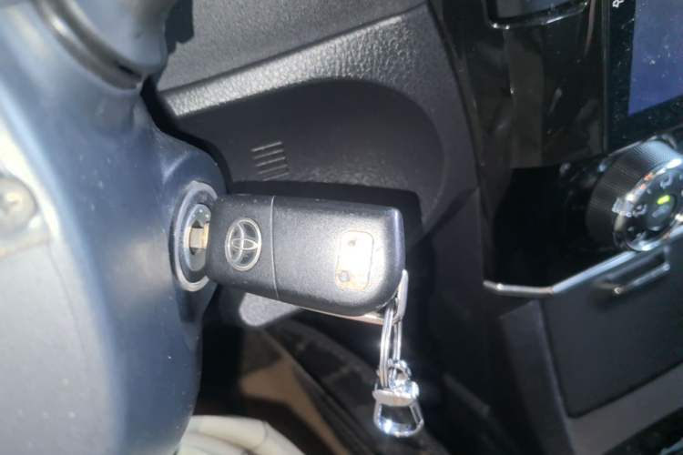 Used Toyota Corolla 2017 Revised Version 1.6L S-CVT GL Vehicle Key