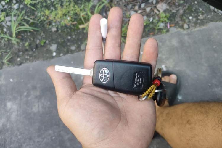 Used Toyota Corolla 2017 1.2T CVT GL-i Vehicle Key