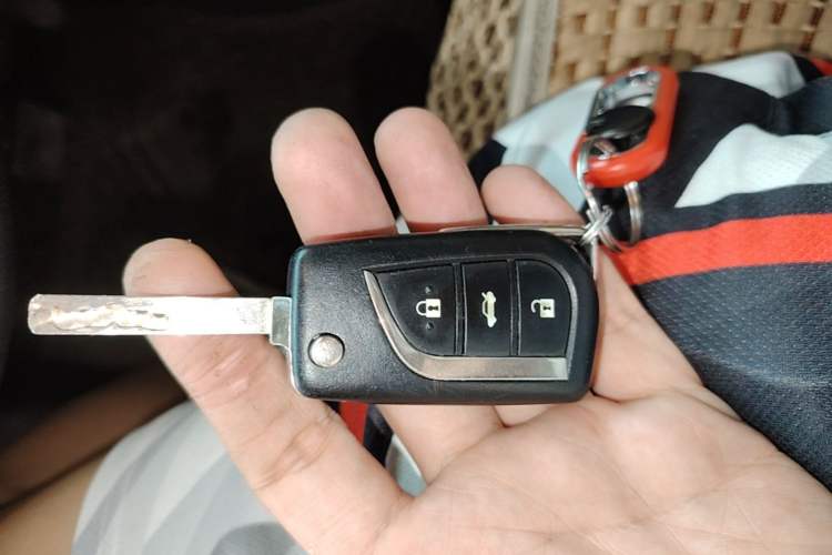 Used Toyota Corolla 2017 Revised Version 1.2T S-CVT GL Vehicle Key
