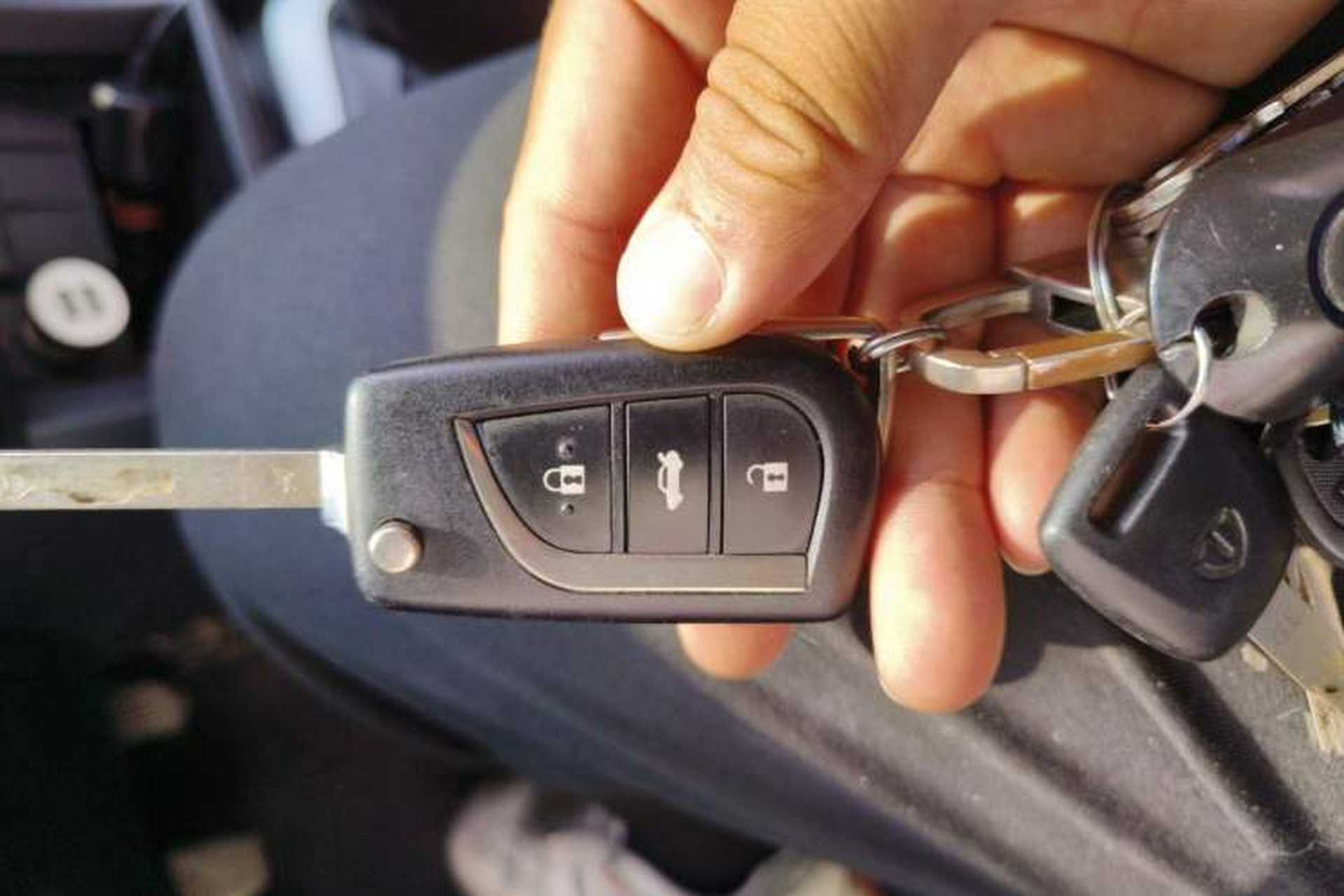 Used Toyota Corolla 2017 Revised Version 1.6L Manual GL Vehicle Key