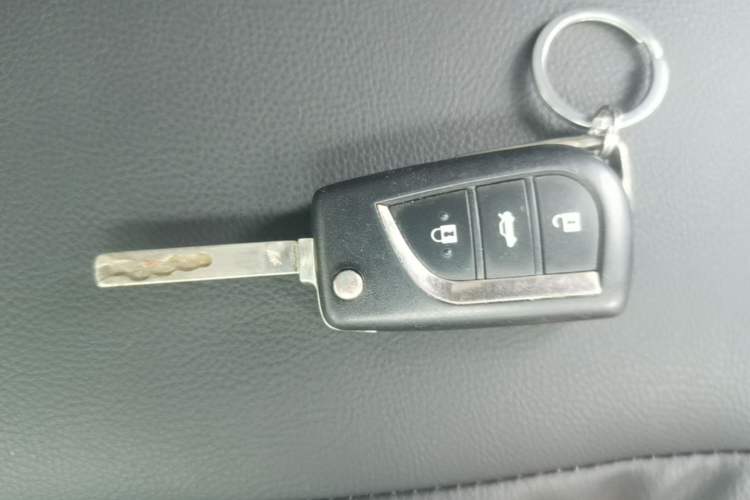 Used Toyota Corolla 2017 Revised Version 1.2T S-CVT GL Vehicle Key