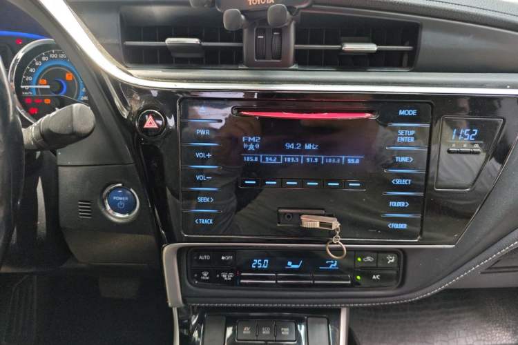 Used Toyota Corolla 2017 Revised Dual-Engine 1.8L E-CVT Elite Edition Audio And AC Panel