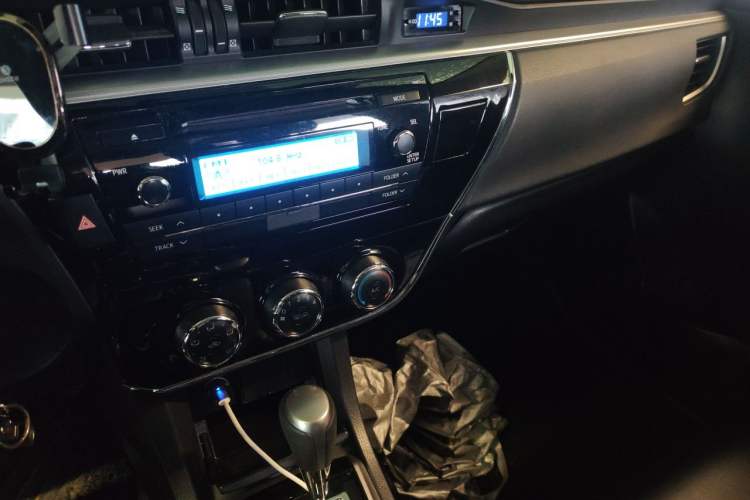 Used Toyota Corolla 2017 Revised Version 1.6L S-CVT GL Audio And AC Panel