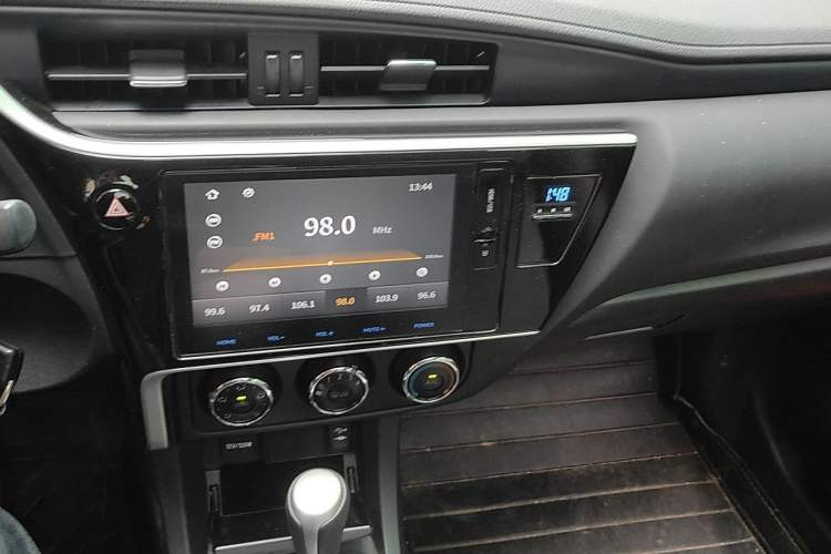 Used Toyota Corolla 2017 Revised Version 1.2T S-CVT GL-i Audio And AC Panel