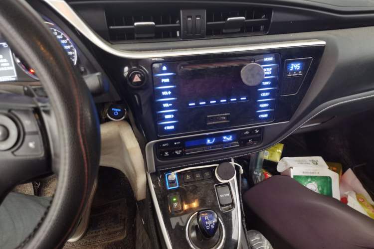 Used Toyota Corolla 2017 Revised Dual-Engine 1.8L E-CVT Elite Edition Audio And AC Panel