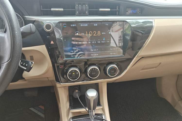 Used Toyota Corolla 2017 1.6L CVT GL Audio And AC Panel