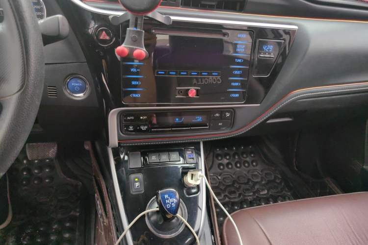 Used Toyota Corolla 2017 Revised Dual-Engine 1.8L E-CVT Leading Edition Audio And AC Panel