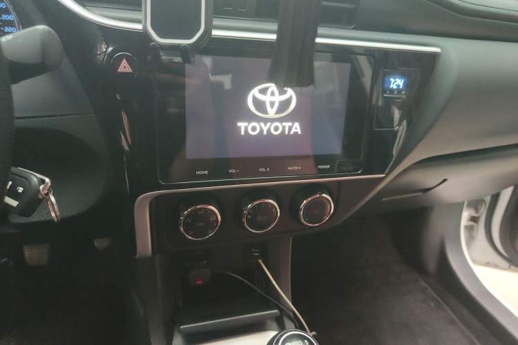 Used Toyota Corolla 2017 Revised Version 1.2T Manual GL-i Audio And AC Panel