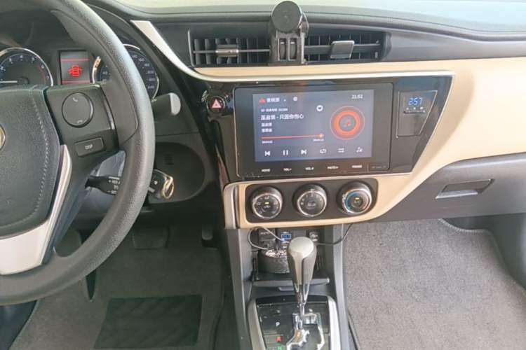 Used Toyota Corolla 2017 Revised Version 1.2T S-CVT GL-i Audio And AC Panel