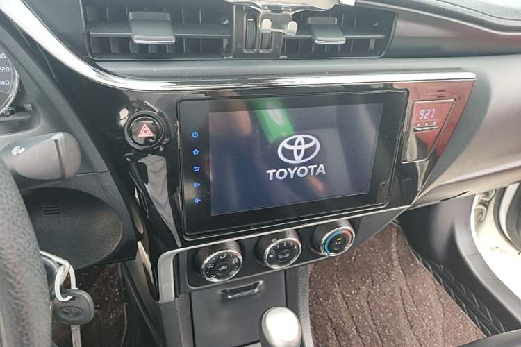 Used Toyota Corolla 2017 Revised Version 1.2T S-CVT GL-i Audio And AC Panel