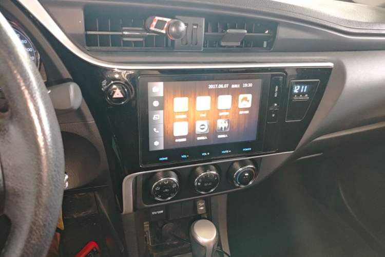 Used Toyota Corolla 2017 Revised Version 1.2T S-CVT GL-i Leather Edition Audio And AC Panel