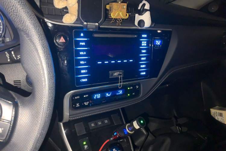 Used Toyota Corolla 2017 Revised Dual-Engine 1.8L E-CVT Leading Edition Audio And AC Panel