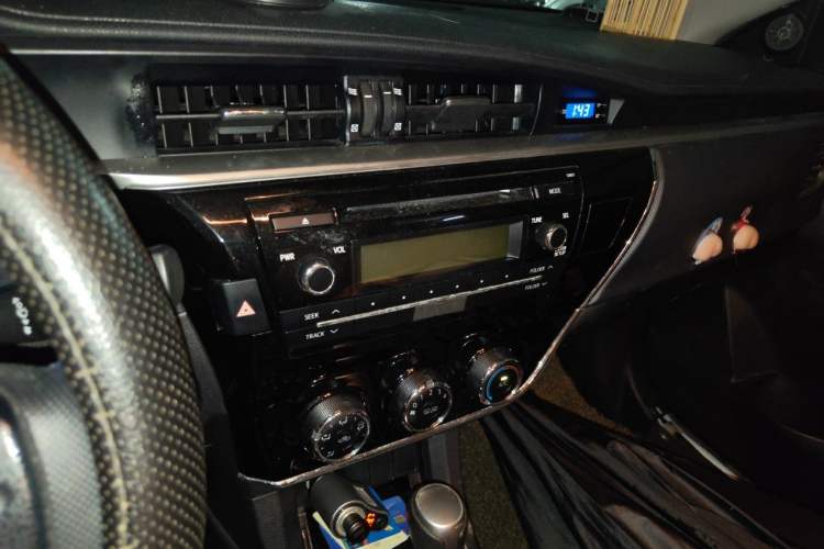 Used Toyota Corolla 2017 1.2T CVT GL Audio And AC Panel