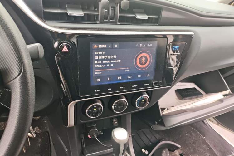 Used Toyota Corolla 2017 Revised Version 1.2T S-CVT GL-i Audio And AC Panel