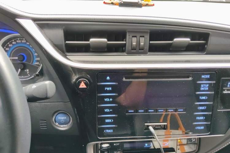 Used Toyota Corolla 2017 Revised Dual-Engine 1.8L E-CVT Elite Edition Audio And AC Panel
