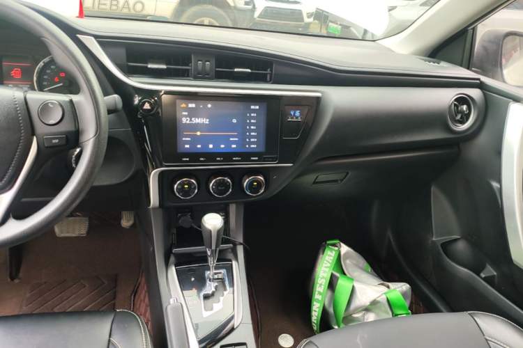 Used Toyota Corolla 2017 Revised Version 1.2T S-CVT GL-i Audio And AC Panel