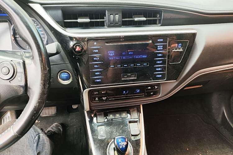 Used Toyota Corolla 2017 Revised Dual-Engine 1.8L E-CVT Elite Edition Audio And AC Panel