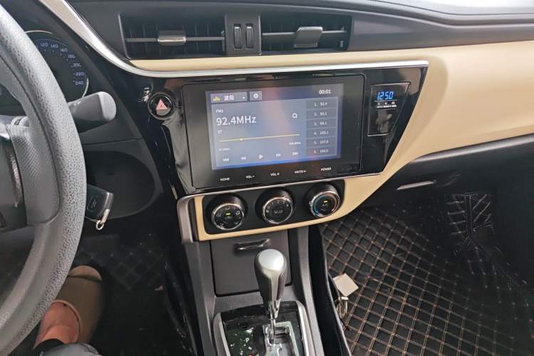 Used Toyota Corolla 2017 Revised Version 1.2T S-CVT GL-i Audio And AC Panel