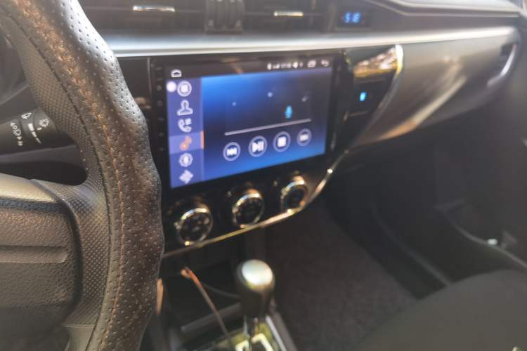 Used Toyota Corolla 2017 1.2T CVT GL-i Audio And AC Panel