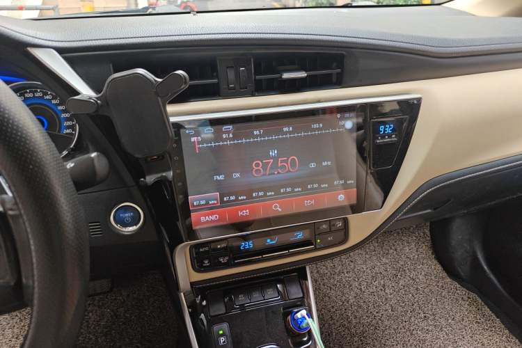 Used Toyota Corolla 2017 Revised Dual-Engine 1.8L E-CVT Elite Edition Audio And AC Panel