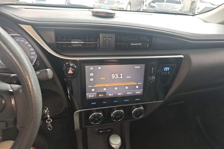 Used Toyota Corolla 2017 Revised Version 1.2T S-CVT GL-i Audio And AC Panel