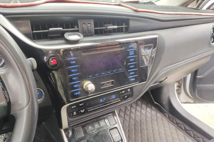 Used Toyota Corolla 2017 Revised Dual-Engine 1.8L E-CVT Leading Edition Audio And AC Panel