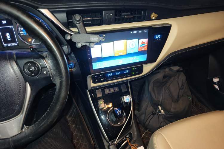 Used Toyota Corolla 2017 Revised Dual-Engine 1.8L E-CVT Leading Edition Audio And AC Panel