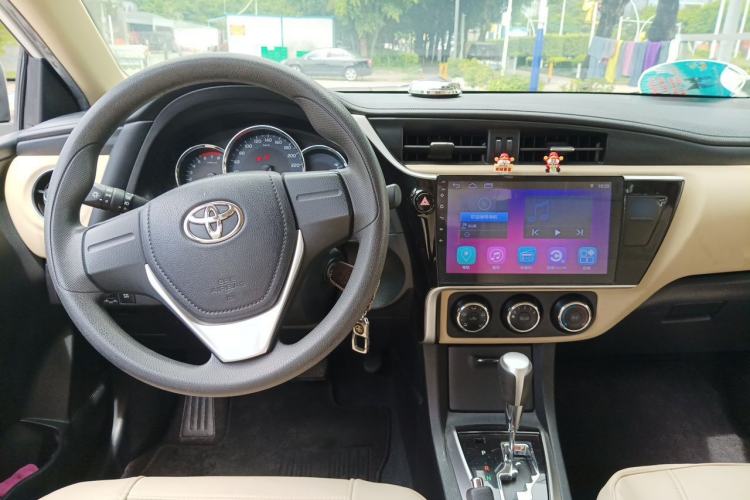 Used Toyota Corolla 2017 Revised Version 1.2T S-CVT GL Center Console