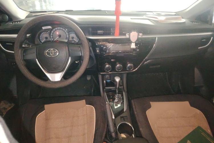 Used Toyota Corolla 2017 Revised Version 1.6L S-CVT GL Center Console
