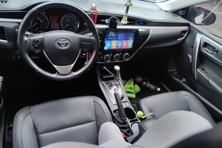 Used Toyota Corolla 2017 1.2T CVT GL-i Leather Edition Center Console