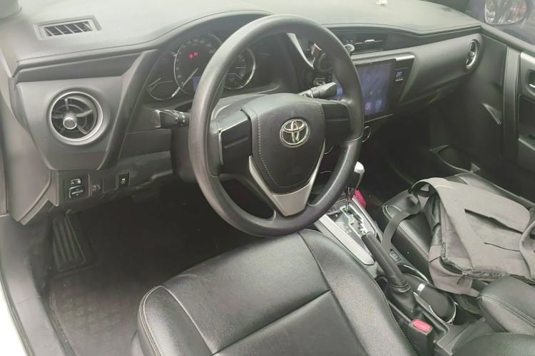 Used Toyota Corolla 2017 Revised Version 1.2T S-CVT GL Center Console
