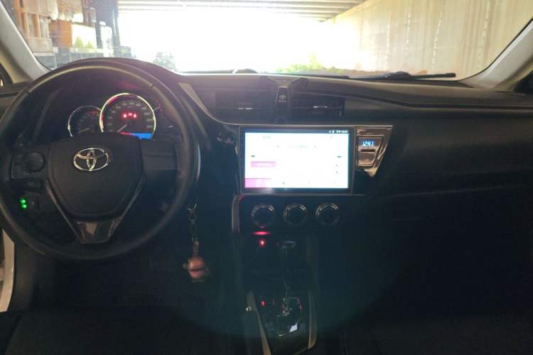 Used Toyota Corolla 2017 Revised Version 1.2T S-CVT GL Center Console