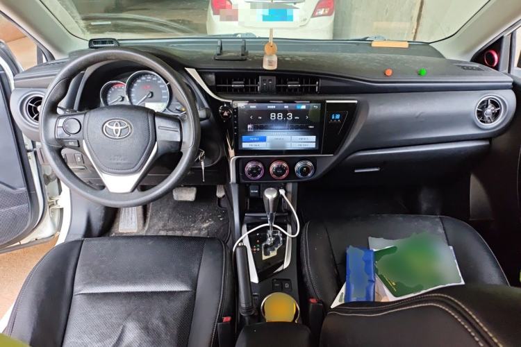 Used Toyota Corolla 2017 Revised Version 1.2T S-CVT GL Center Console