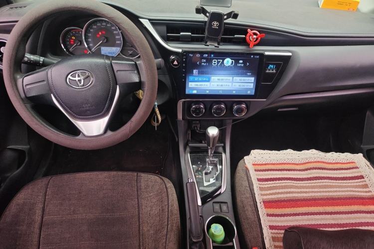 Used Toyota Corolla 2017 Revised Version 1.2T S-CVT GL Center Console
