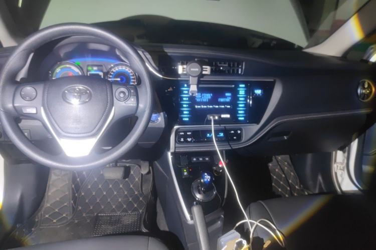 Used Toyota Corolla 2017 Revised Dual-Engine 1.8L E-CVT Leading Edition Center Console