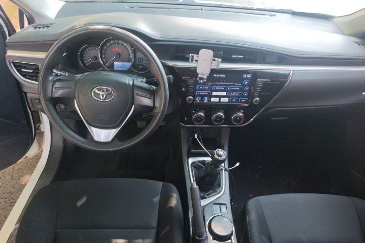 Used Toyota Corolla 2017 1.2T Manual GL Center Console