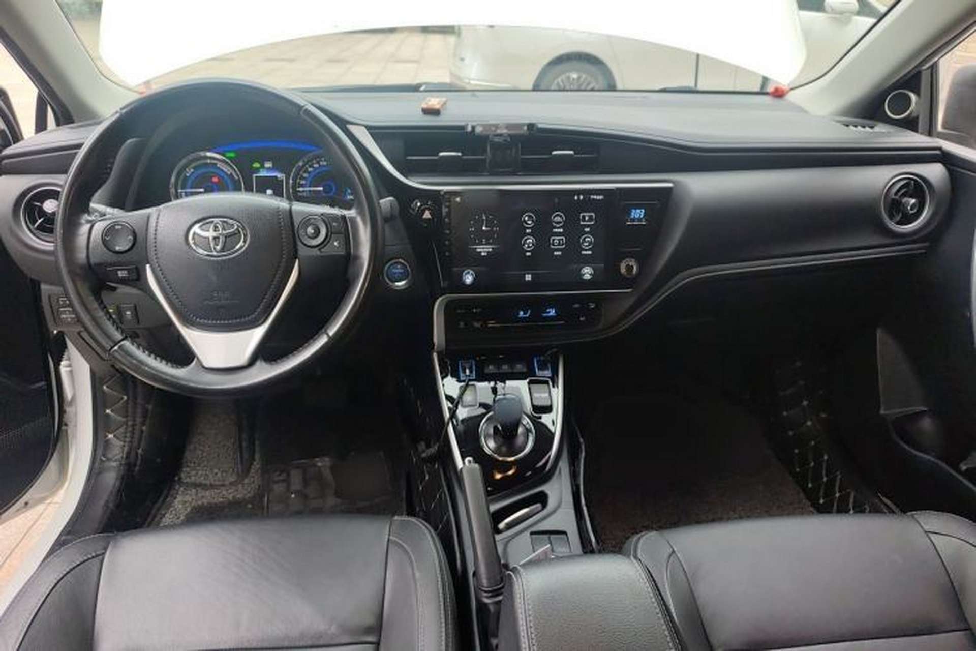 Used Toyota Corolla 2017 Revised Dual-Engine 1.8L E-CVT Elite Edition Center Console