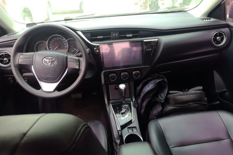 Used Toyota Corolla 2017 Revised Version 1.2T S-CVT GL Center Console