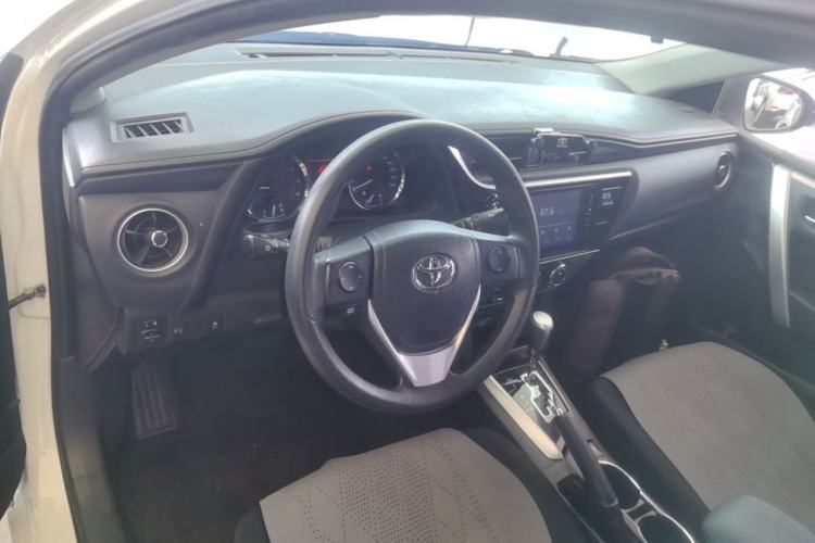 Used Toyota Corolla 2017 Revised Version 1.2T S-CVT GL-i Center Console