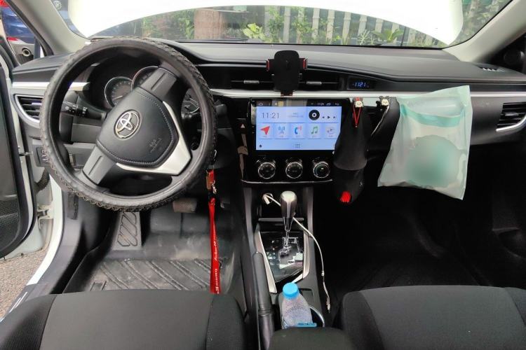 Used Toyota Corolla 2017 1.6L CVT GL Center Console