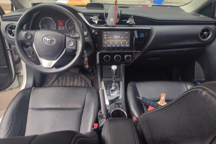 Used Toyota Corolla 2017 Revised Version 1.2T S-CVT GL-i Center Console